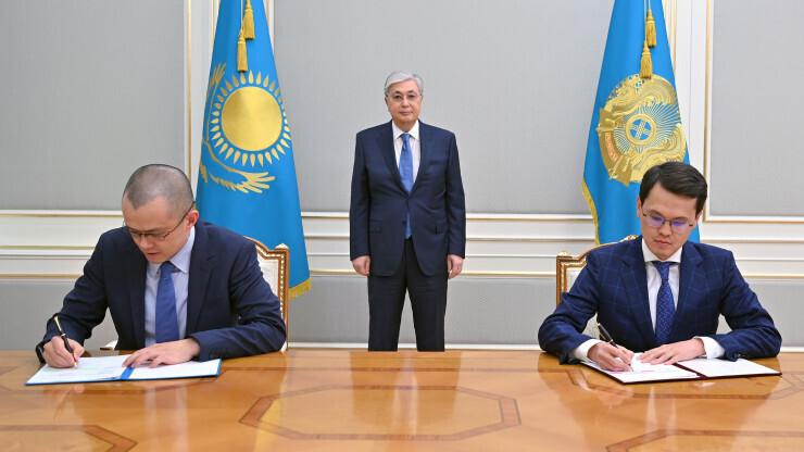 Пока все остальные страны демонстративно выпихивают Чанпэна со своей почвы – Казахстан встречает его кумысом и самсой